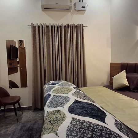 Shri Harihar Dham Hotel Mathura Exterior foto