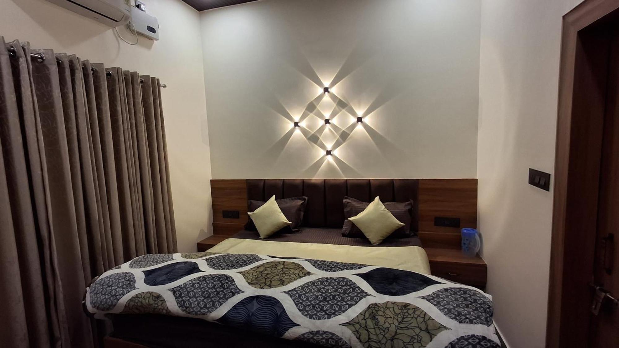 Shri Harihar Dham Hotel Mathura Exterior foto
