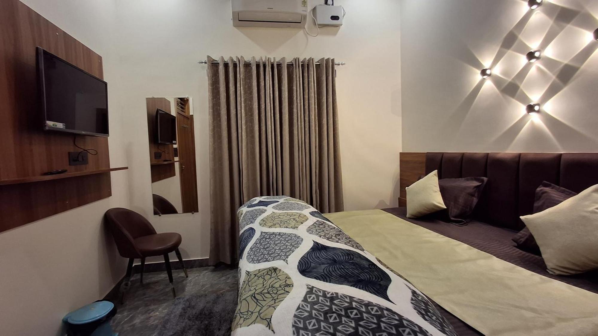 Shri Harihar Dham Hotel Mathura Exterior foto